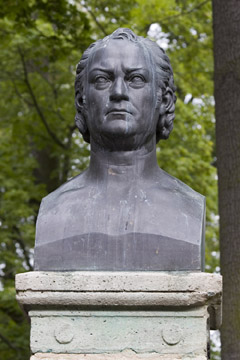 Jean-Paul-Denkmal im Englischen Garten,
errichtet 1861,
Bildhauer Ludwig Schwanthaler